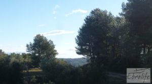 Foto de Masía de piedra típica en Arens de Lledo en venta con almendros por 44.000€