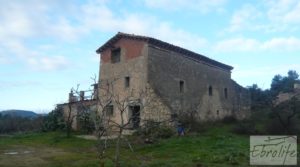 Masía histórica en Valderrobres en venta con bodega por 175.000€