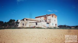 Masía histórica en Valderrobres para vender con garaje por 175.000€