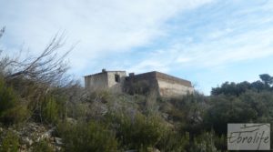 Finca con pozo en La Fresneda para vender con almendros y olivos por 48.000€