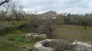 Magnífica masía en Valderrobres, rodeada de almendros. en oferta con balcón