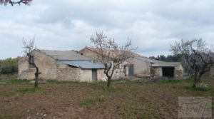 Foto de Magnífica masía en Valderrobres, rodeada de almendros. en venta con horno de piedra