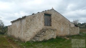 Vendemos Magnífica masía en Valderrobres, rodeada de almendros. con almendros y olivos en plena producción