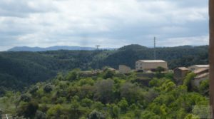 Casa y olivar en Fornoles en oferta con bodega