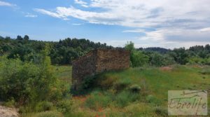 Vendemos Hermosa finca con casa de piedra en La Fresneda. con balsa de riego por 35.000€