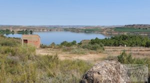 Finca junto al gran embalse en Caspe en oferta con muy tranquilo