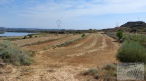 Finca junto al gran embalse en Caspe para vender con muy tranquilo