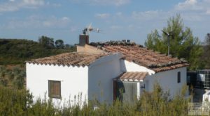 Masía en Fabara con huerto, jardín y gran terraza. a buen precio con barbacoa