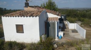 Se vende Masía en Fabara con huerto, jardín y gran terraza. con barbacoa