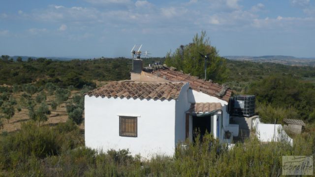 Masía en Fabara con huerto, jardín y gran terraza.