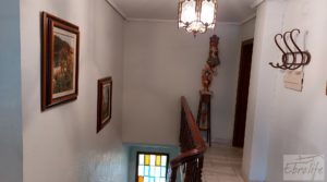 Gran casa rodeada de jardines en Caspe. en venta con balcones por 290.000€