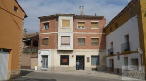 Casa en el centro de Gelsa en oferta con bodegas subterráneas