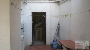 Casa en el centro de Gelsa para vender con local comercial