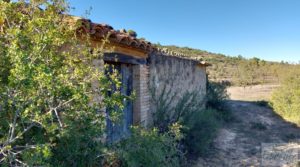 Finca con masía en Maella. a buen precio con cisterna de agua de lluvia por 17.000€