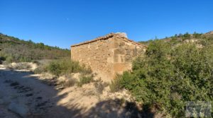 Vendemos Finca con masía en Maella. con cisterna de agua de lluvia