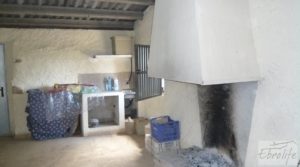 Masía y olivar en Batea para vender con chimenea por 22.000€
