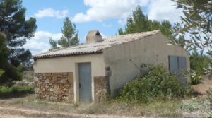 Masía y olivar en Batea para vender con chimenea