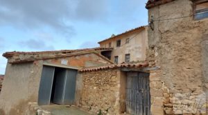 Casa de pueblo en Los Olmos para vender con almacén por 19.000€