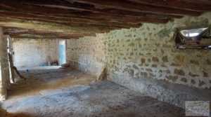 Casa de piedra en Caspe en oferta con olivos por 28.000€