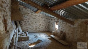 Casa de piedra en Caspe para vender con almendros por 28.000€