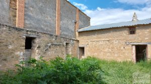 Foto de Casa de piedra en Caspe en venta con olivos