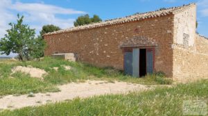 Foto de Casa de piedra en Caspe con frutales por 28.000€