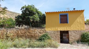 Casa con huerto en Caspe en oferta con paneles solares