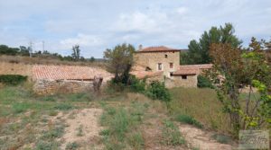 Finca en Mirambel para vender con electricidad con paneles solares