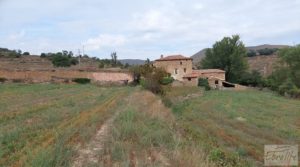 Finca en Mirambel para vender con electricidad con paneles solares por 500.000€