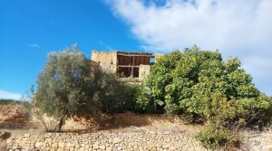 Finca en Horta de Sant Joan en venta con reserva de agua. pozo con noria por 56.000€