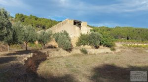 Detalle de Finca en Horta de Sant Joan con establos