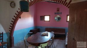 Casa de Campo en Caspe con olivos centenarios, almendros e higueras. en oferta con chimenea por 35.000€