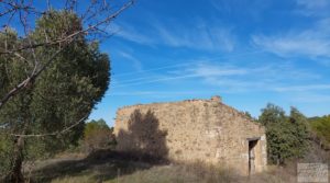 Finca con másica de piedra en Calaceite con almendros y olivos. en venta con tranquilidad y privacidad por 28.000€