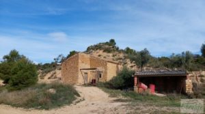 Foto de Finca en plena producción con casa de piedra en Alcañiz. en venta con privacidad por 53.000€