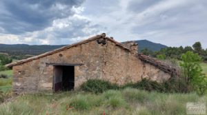 Finca con casa de piedra en Fuentespalda. en venta con ambiente natural