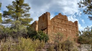 Vendemos Finca de olivos y masía de piedra en La Ginebrosa. con buenos accesos por 80.000€