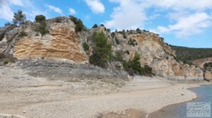 Vendemos Finca de olivos y masía de piedra en La Ginebrosa. con buenos accesos