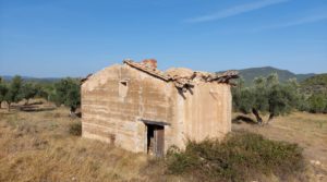 Foto de Finca en Fuentespalda con masía de adobe. en venta