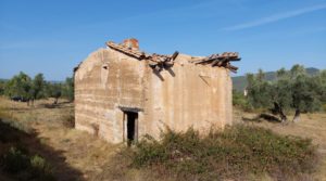 Finca en Fuentespalda con masía de adobe. a buen precio