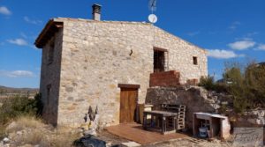 Finca con olivos centenarios y casa de piedra en Nonaspe. a buen precio con hermosas vistas por 78.000€