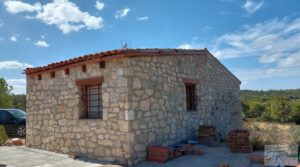 Finca con olivos centenarios y casa de piedra en Nonaspe.