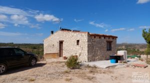 Finca con olivos centenarios y casa de piedra en Nonaspe. en venta con agua