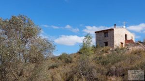 Finca con olivos centenarios y casa de piedra en Nonaspe. en venta con olivos centenarios por 78.000€