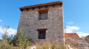 Finca con olivos centenarios y casa de piedra en Nonaspe. en venta con olivos centenarios
