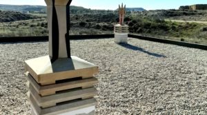 Finca de 7000 m2. en Alcañiz con taller de escultura. para vender