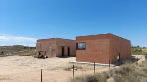 Vendemos Finca de 7000 m2. en Alcañiz con taller de escultura.