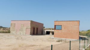 Finca de 7000 m2. en Alcañiz con taller de escultura. en oferta