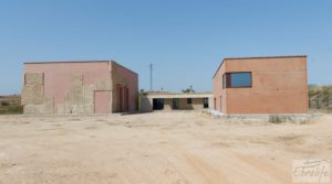 Finca de 7000 m2. en Alcañiz con taller de escultura. en oferta