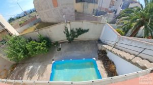 Foto de Casa seminueva en Caspe totalmente equipada. en venta con jardines