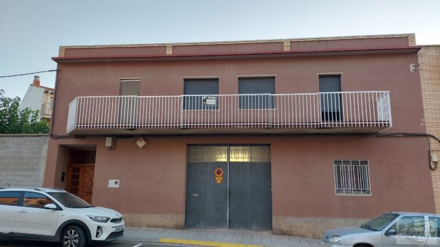 Casa seminueva en Caspe totalmente equipada.